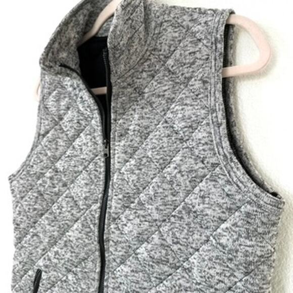 Thread & Supply Quilted Zip-Up Vest in Marled Grey, Size L, Excellent Condition - Picture 3 of 9
